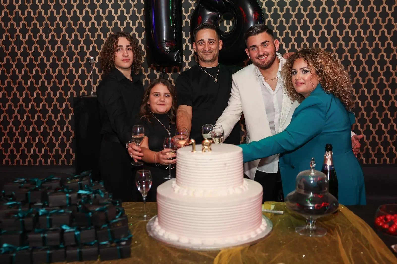 Living Varcaturo festa privata Napoli - living varcaturo tavolo laurea allestito 25