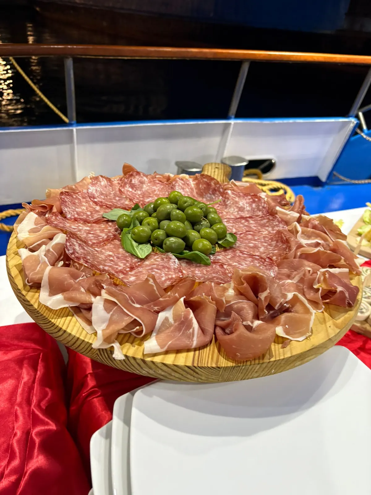 Nave Myriam festa in nave Napoli - nave myriam buffet salumi e formaggi 01